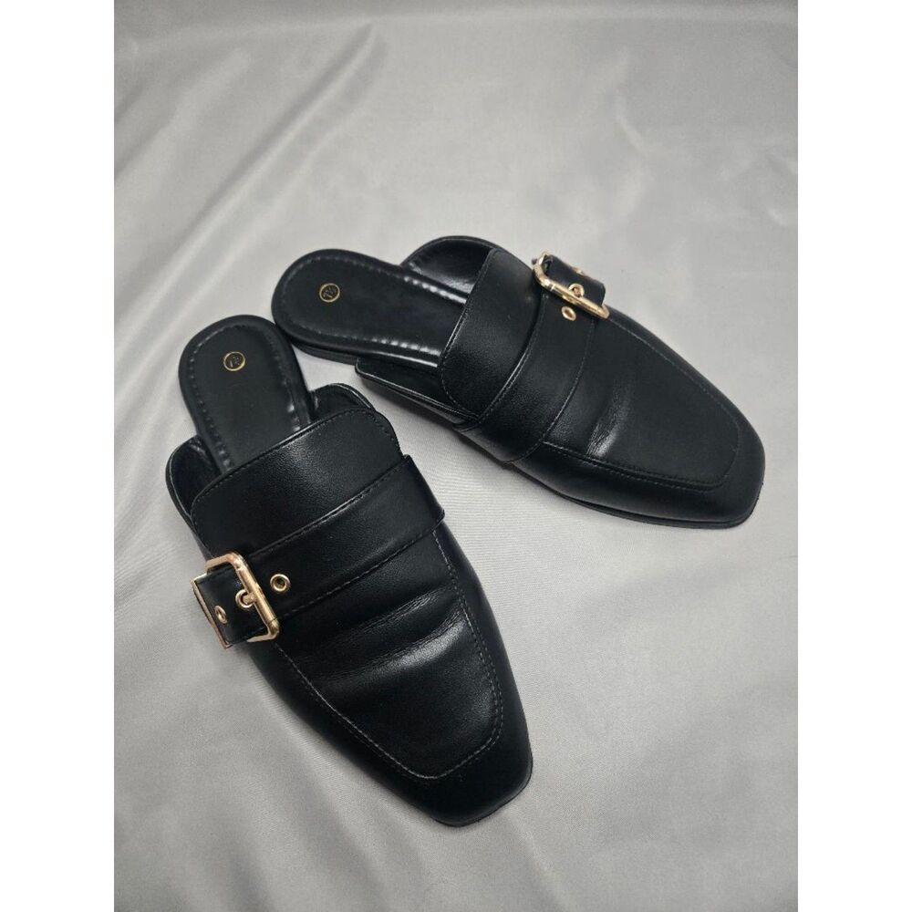 Chantal Buckled Slide Mule Flat Shoes Black. Size 7.5. Pre-owned.